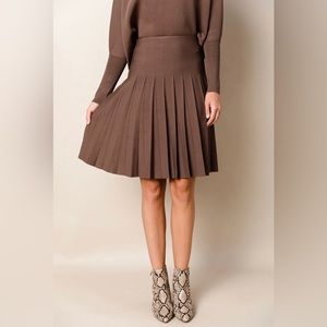 APPARALEL INFINITY SKIRT IN
TRUFFLE